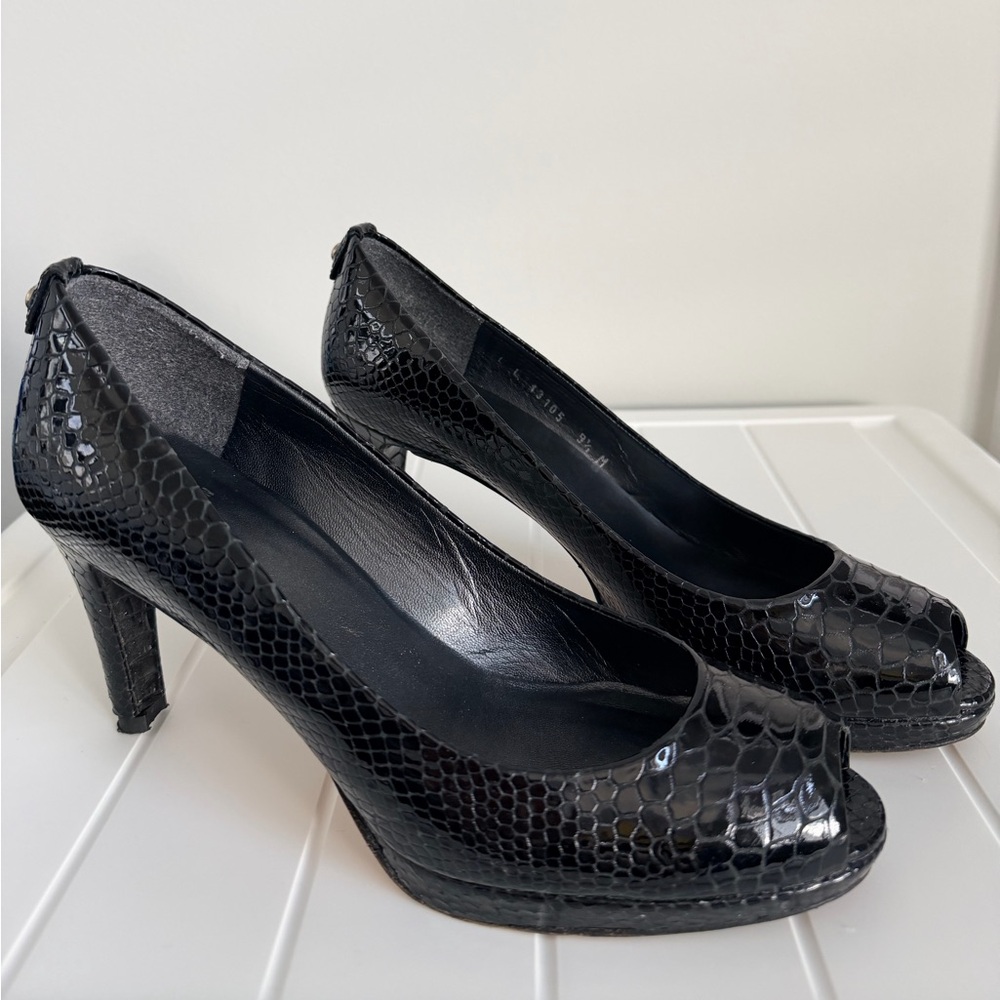 STUART WEITZMAN Peep Toe Black Leather Plainfield Platform Snake Print Size 9.5